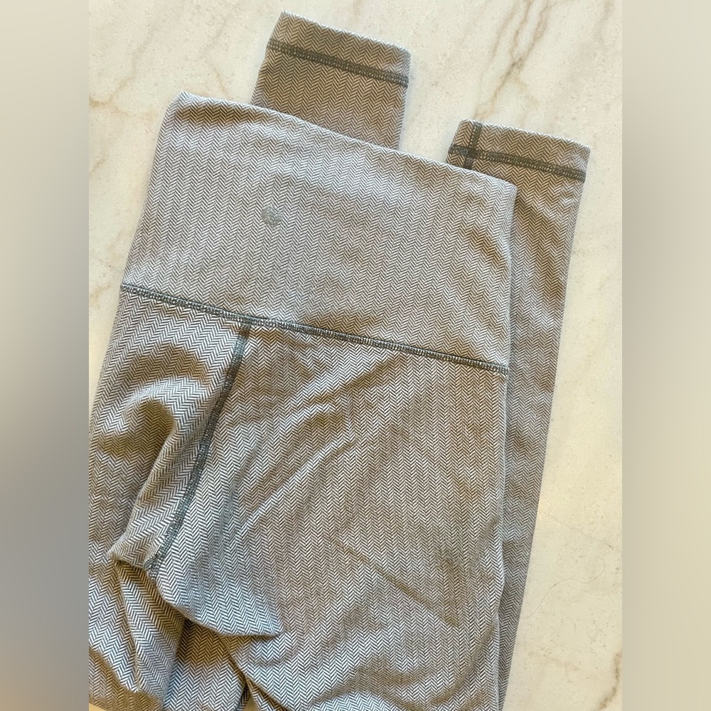 Lululemon soft grey leggings size 8